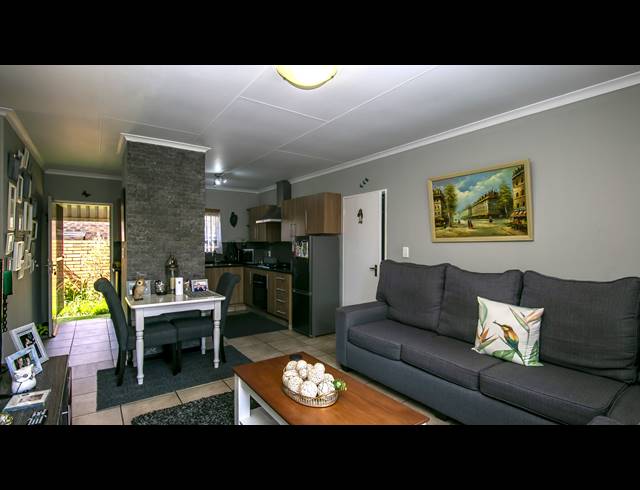 2 BEDROOM SIMPLEX RENTED IN HONEYDEW RIDGE